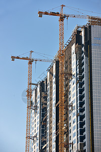 带有起重机的建筑工地摩天大楼工作公寓财产城市工程金属进步建造蓝色图片