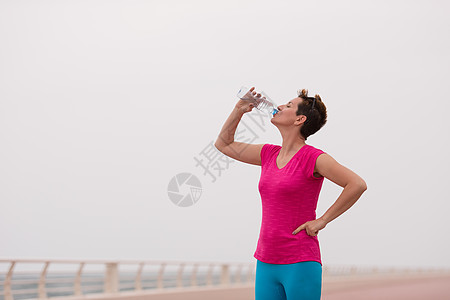 适合女性的饮用水成人女孩卫生运动员活力女士运动毛巾跑步娱乐图片
