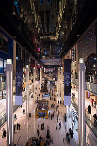 现代购物中心购物衣服顾客玻璃地面店铺建筑学活动旅行市场图片