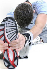 与世隔离的男子健身健身房哑铃节食生活脚趾白色身体饮食运动生活方式图片