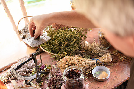 草药型小商业业主药品药剂师治愈者花园香气草药卫生收成植物保健图片