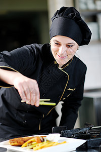 厨师准备用餐工作服务餐厅木板蔬菜美食食物沙拉烹饪成人图片