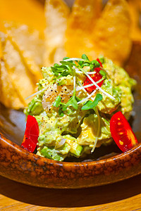 鳄梨和虾沙拉美食绿色盘子水果红色餐厅午餐海鲜香料食物图片