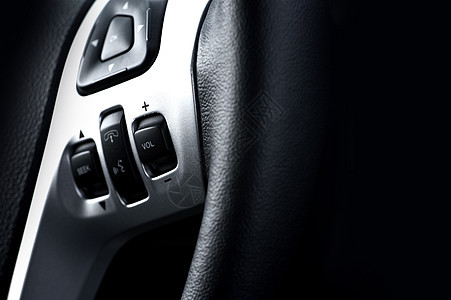 配有音频 速度和多媒体控制按钮的现代汽车方向轮式车轮图片