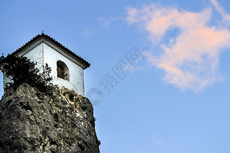 瓜达列斯城堡钟楼图片
