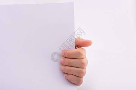 手持纸广告牌海报公告白色商业空白笔记卡片手指推介会图片
