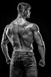 肌肉健体制造者的家伙在黑色背景上摆姿势成人健美身体运动员建筑腹部手臂冠军男人力量图片