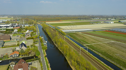 Dutch村 运河 铁路和郁金树泡田的空中观察村庄郁金香能源航拍假期文化场地农村遗产目的地图片