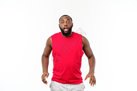 运动中的非洲黑人青年健身男子穿着无忧无虑和兴奋的欢呼服 胜利概念喜悦学生乐趣商业微笑扇子庆典手势爆炸成功图片