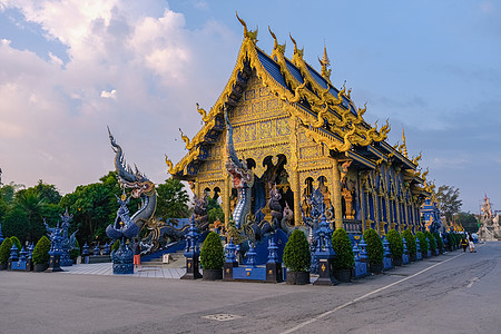 泰国清莱蓝寺 寺 清莱蓝寺或位于清莱外几公里的 Rimkok 区的图片