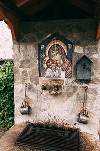圣殿石墙上的圣母和儿女的摩西神像图片