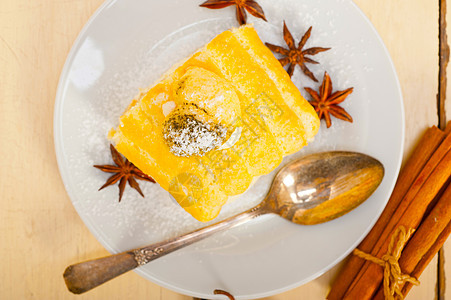 奶油蛋糕甜点和调味品乡村小吃木头糕点香料棕色馅饼面包食物白色图片