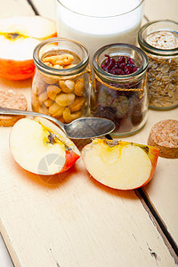 健康早餐早餐成分粮食营养燕麦腰果奶制品水果浆果美食白色饮食图片