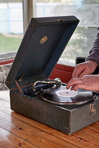 留声录音录在旧的台风上播放光盘技术驾驶音乐古董派对娱乐桌子盒子体积图片