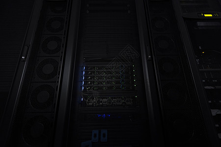 具有多排完全可操作的服务器机架的数据中心 现代电信 云计算 人工智能 数据库 超级计算机技术概念基础设施架子商业中心电脑备份安全图片