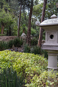 在公园传统日本石雕地标园艺雕塑石头庭园花园衬套旅行鸟舍风格图片