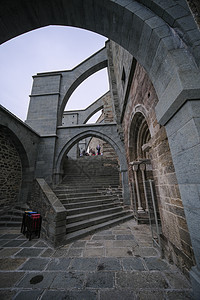 都灵圣米歇尔教堂外部拱门的景象旅行建筑废墟教会建筑学石头天空宗教信仰历史图片