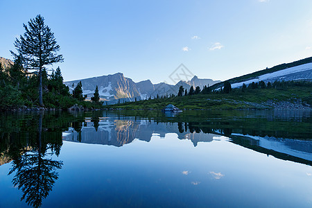 水中山岳的反射 水中山岳的镜像冰川池塘国家风景镜子公园晴天天空顶峰荒野图片