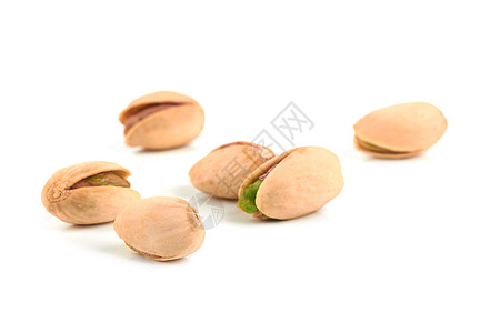 白上孤立的Pistachios绿色核心盐渍团体食物宏观棕色坚果开心果种子图片