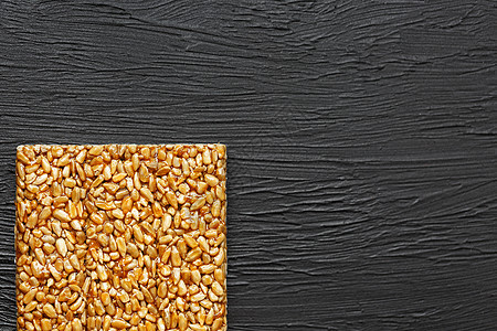 有用零食 健康饮食食物 花椰葵籽的Bolletchik 能量棒 黑纹背景 顶视图 复制空间桌子水果向日葵燕麦坚果粮食甜点饮食营养图片