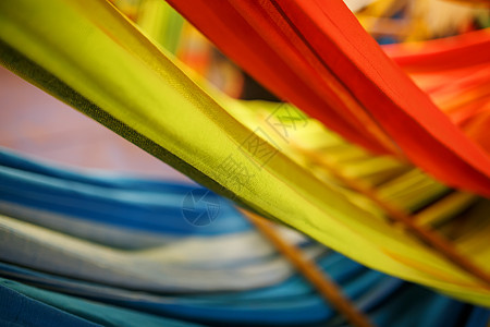 制作工艺果阿夜市彩虹的颜色和颜色各异的吊帽摊位蓝色零售村庄衣服编织纺织品市场文化工艺背景