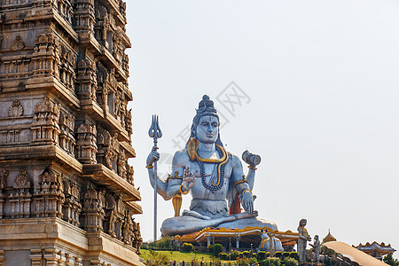 印度卡纳塔克邦穆鲁德什瓦尔的Shiva神像勋爵建筑学金子雕塑宗教神话文化上帝蓝色寺庙纪念碑图片