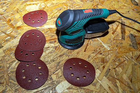 木质木制磨机 木板表面有研磨轮的木制车轮研磨砂轮轨道抛光磨床手工生产旋转机器图片