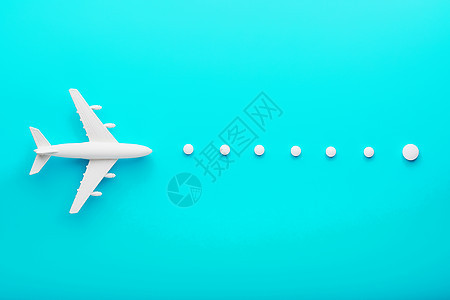 白色的飞机在蓝色背景上 从白色点沿路线灵活和顺畅地飞行到白点喷射空气翅膀货物天线机器引擎航空衬垫速度图片