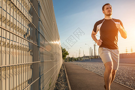 运动运动员跑步的全长肖像身体肌肉精力慢跑男性速度娱乐活力闲暇赛跑者图片