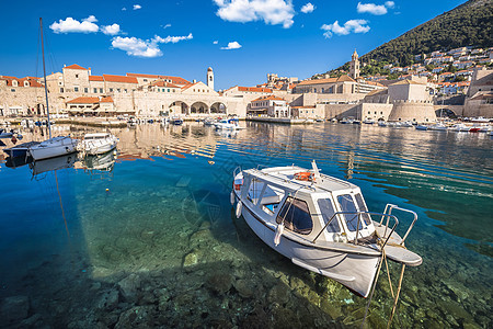 Dubrovnik 杜布罗夫尼克在杜布罗夫尼克看来的历史城市港口和石墙图片