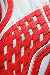 穿着红色鞋底印着黑色背景的红鞋鞋带活动女性跑步白色鞋类女士运动运动鞋健身房图片