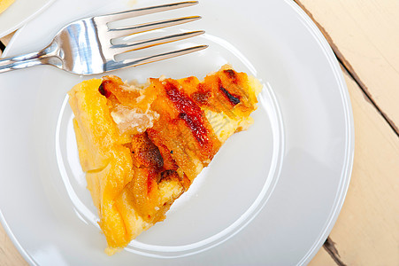 新鲜梨饼黄色食物木头棕色盘子美食食谱焦糖早餐小吃图片