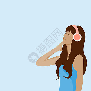 妇女佩戴耳机听蓝背景的音乐 并使用耳机图片