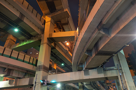 崎交叉口的夜景交汇处城市资本机构交通交界处车辆景观乘用车建筑群图片