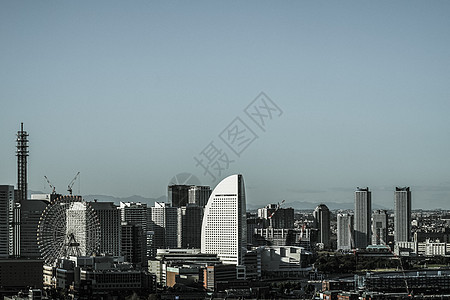 横滨市从海洋塔摩纳哥看到建筑植物晴天街景工业区机构景观海洋建筑群公园图片