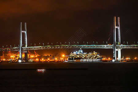 横滨湾桥和名人千年夜景厂区螺旋港口城市血管客船海岸植物组合器背景图片