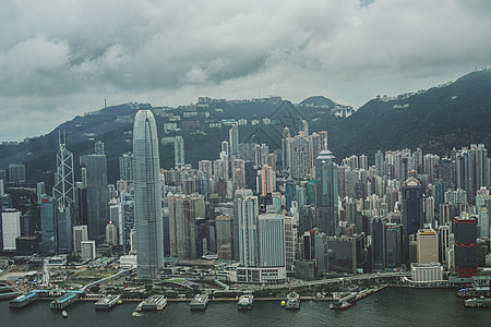 从SKY100观察甲板看到香港市风景高层建筑群商业城市街景摩天大楼海洋天际建筑景观天空图片