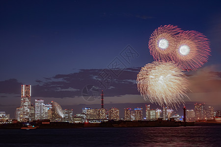 横滨米那托米拉伊的夜景和烟花城市人造诗烟火焰火形象摩天大楼晴天地标大会汇演图片