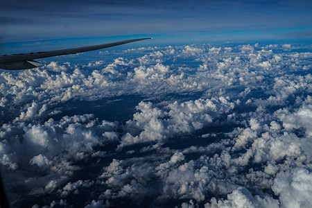 从飞机上看到的景观航空风景观光客机车辆晴天窗户旅行西洋镜交通图片