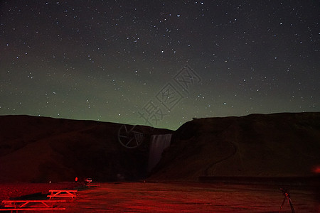 冰岛瀑布滑雪观光瀑布自然现象星星星空旅游宇宙天文学夜景夜空图片