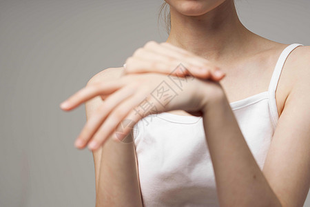 心怀不满的妇女手臂疼痛和关关节炎慢性病工作室治疗关节炎肌肉手指疾病女性痛苦成人药品风湿风湿病图片