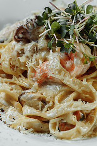 扁面条菜 典型的意大利面食 海鲜 地中海美食午餐面条用餐敷料贝类美食家食物食谱烹饪厨师图片