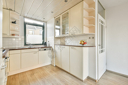 新家里的厨房火炉器具桌子台面财产建筑学木头柜台公寓家居图片