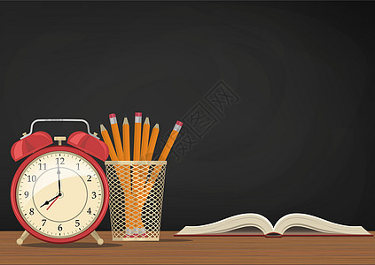 黑板和书本 闹钟 桌上的铅笔刑 桌子上的学校用品图片