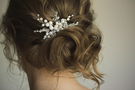 新娘婚纱的发型和首饰 优美的毛线图片