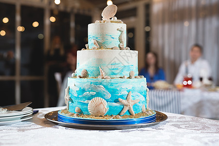 在航海风格的婚礼上为新婚夫妇准备的漂亮婚礼蛋糕 宴会上的生日蛋糕图片
