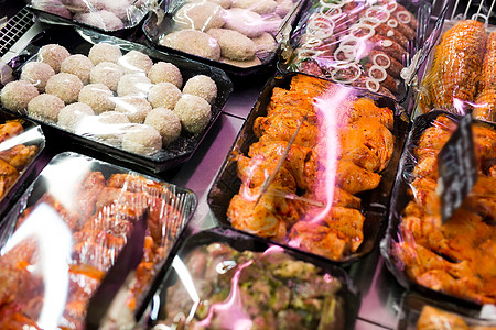 在超市展示的马铃薯肉 预煮食品火鸡熟食猪肉牛肉烧烤销售店铺购物炙烤市场图片