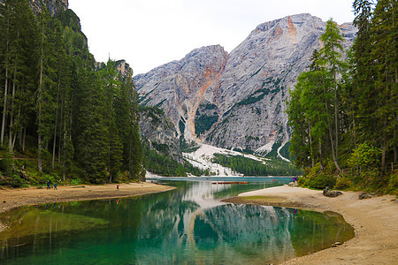 布莱亚湖 多洛米山 意大利 欧洲岩石蓝色风景高山反射山脉绿色旅游公园森林图片