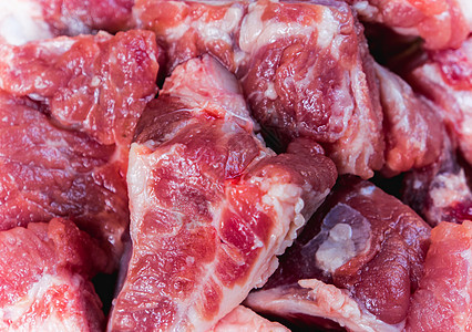 新鲜猪肉骨头准备做饭美食架子白色食物红色肋骨图片