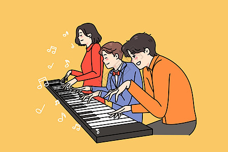 快乐的家庭音乐家弹同样的钢琴图片
